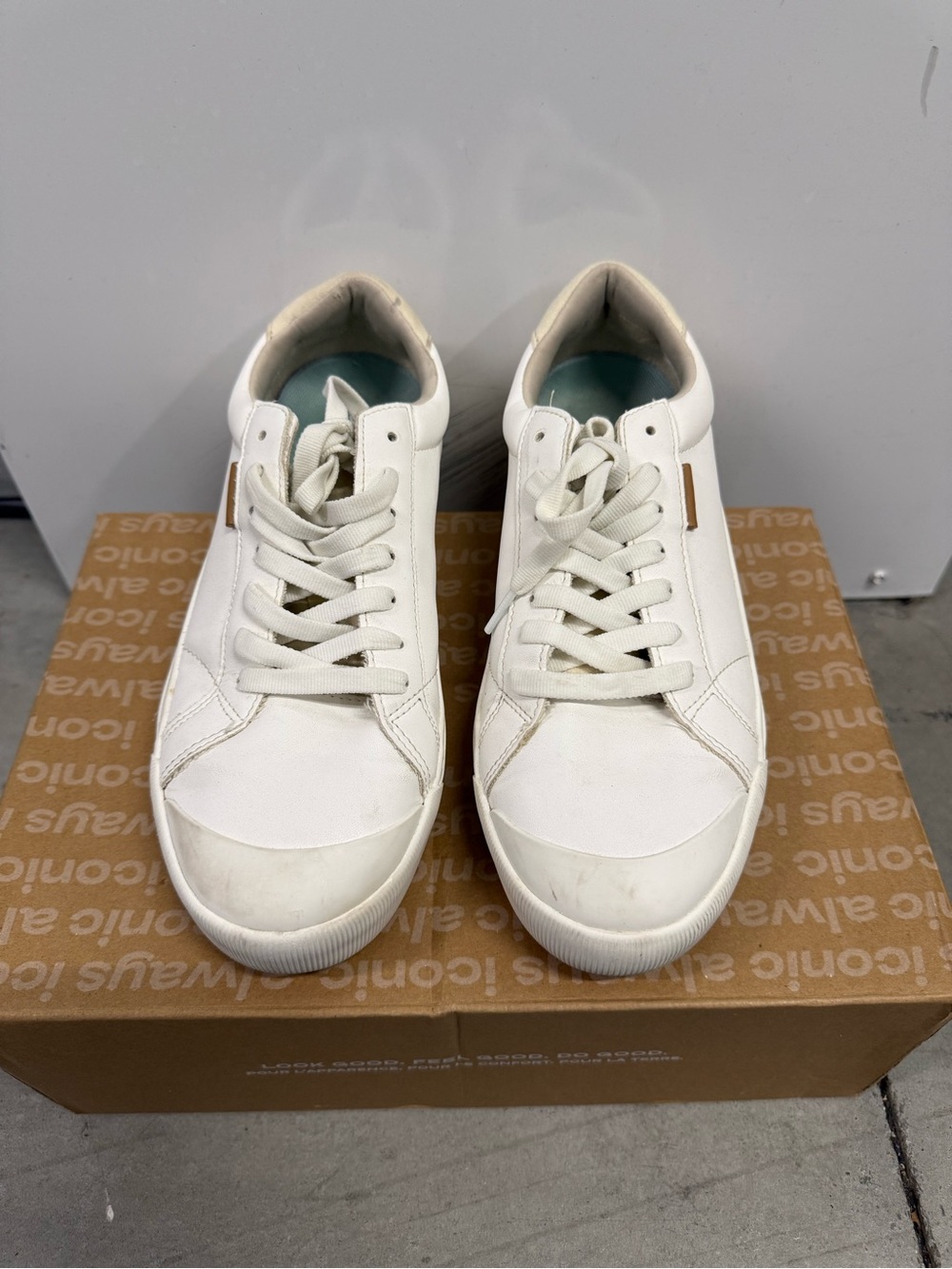 Dr. Scholl's Women's White Time Off Lace-Up Low-Top Sneakers